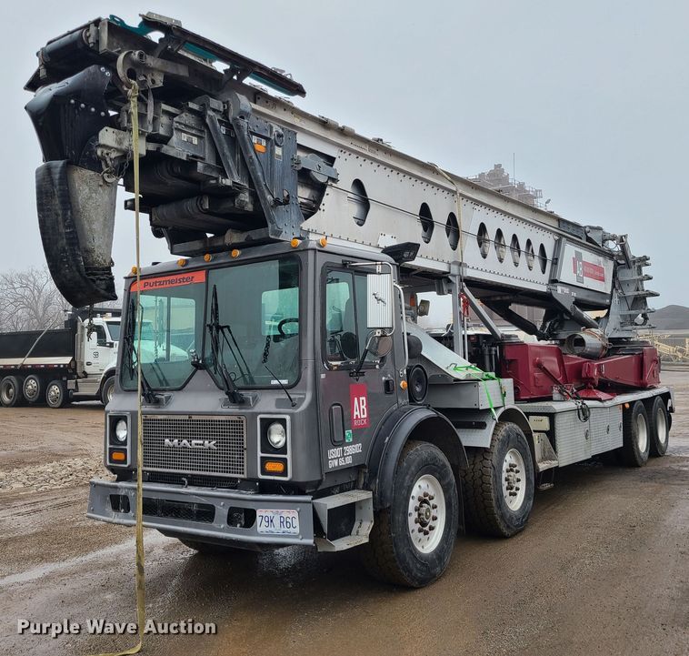 image for item LH9956 2007 Mack MR688S  material conveyor truck