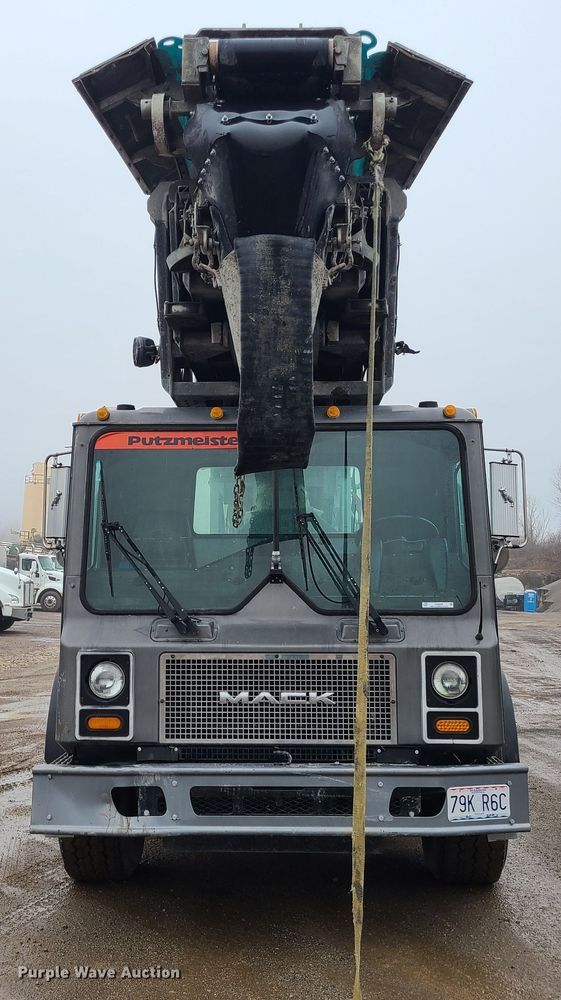 image for item LH9956 2007 Mack MR688S  material conveyor truck