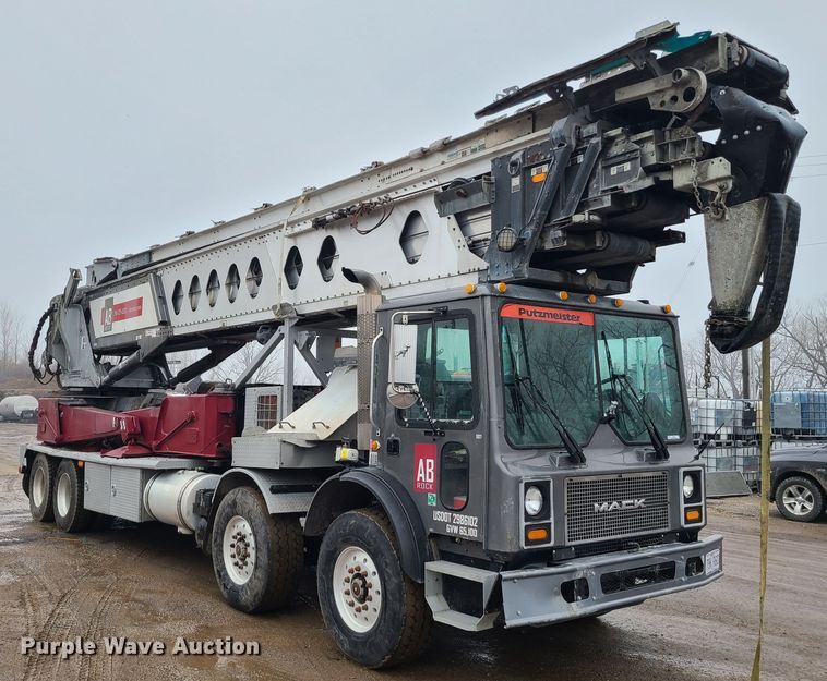 image for item LH9956 2007 Mack MR688S  material conveyor truck