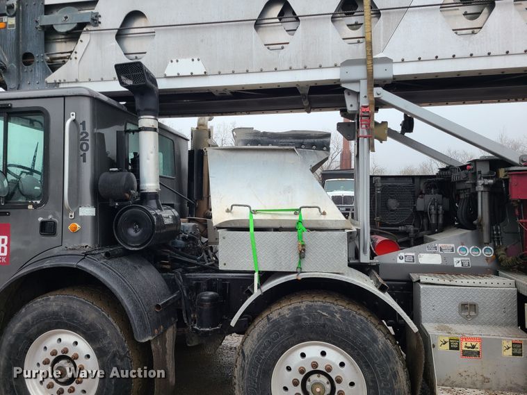 image for item LH9956 2007 Mack MR688S  material conveyor truck