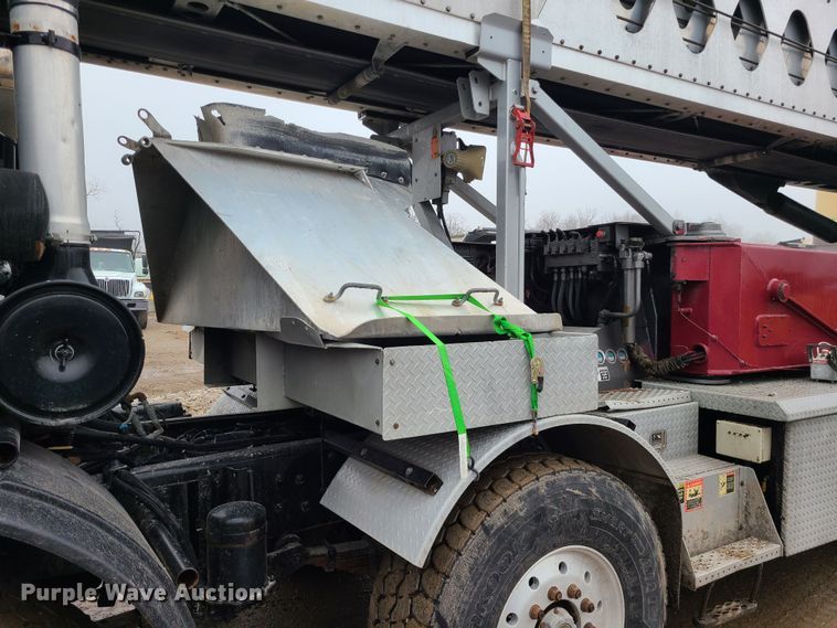 image for item LH9956 2007 Mack MR688S  material conveyor truck