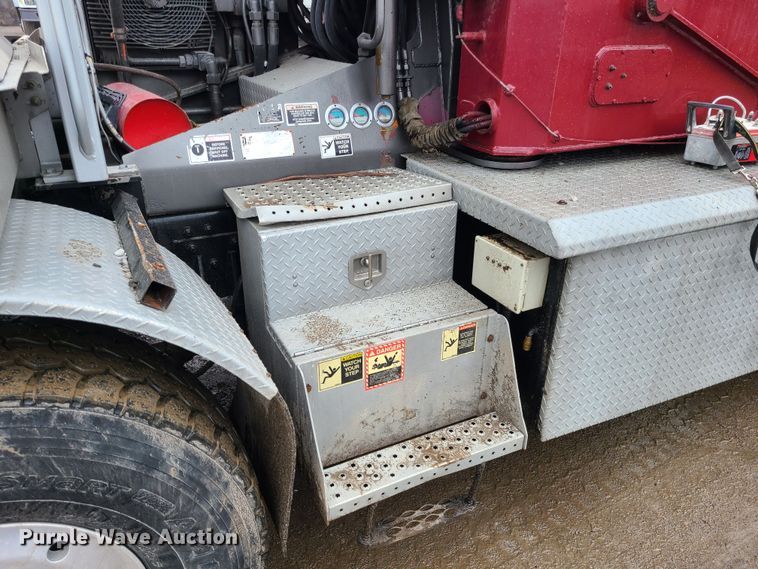 image for item LH9956 2007 Mack MR688S  material conveyor truck