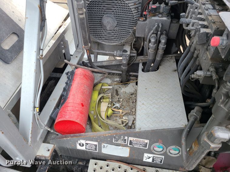 image for item LH9956 2007 Mack MR688S  material conveyor truck