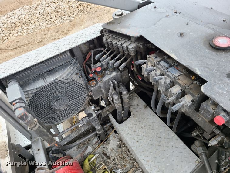 image for item LH9956 2007 Mack MR688S  material conveyor truck