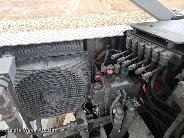 image for item LH9956 2007 Mack MR688S  material conveyor truck