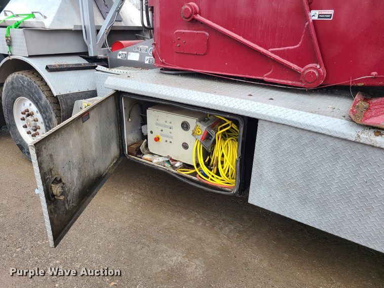 image for item LH9956 2007 Mack MR688S  material conveyor truck