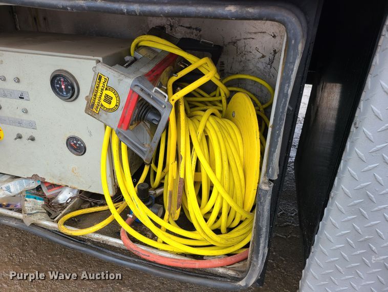 image for item LH9956 2007 Mack MR688S  material conveyor truck