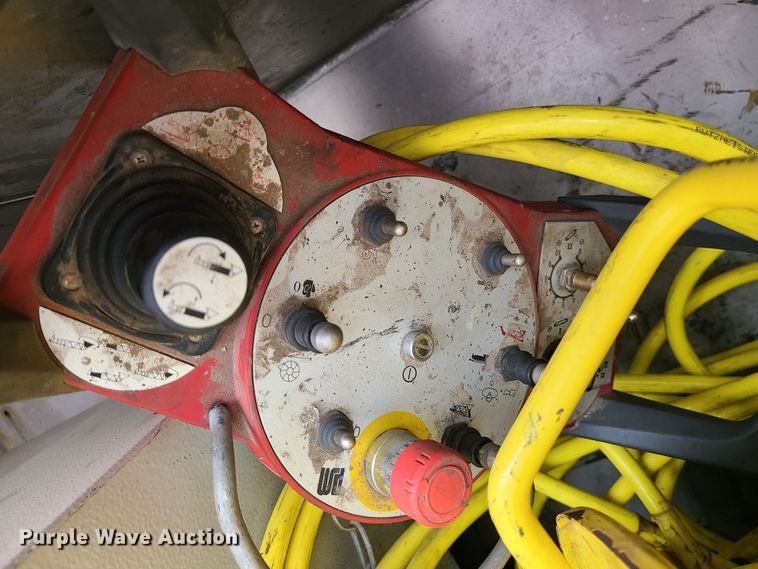 image for item LH9956 2007 Mack MR688S  material conveyor truck