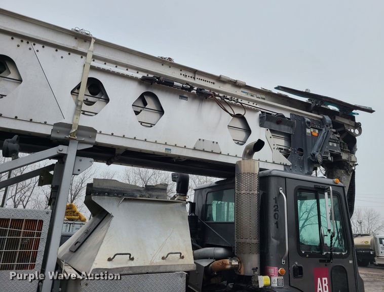 image for item LH9956 2007 Mack MR688S  material conveyor truck