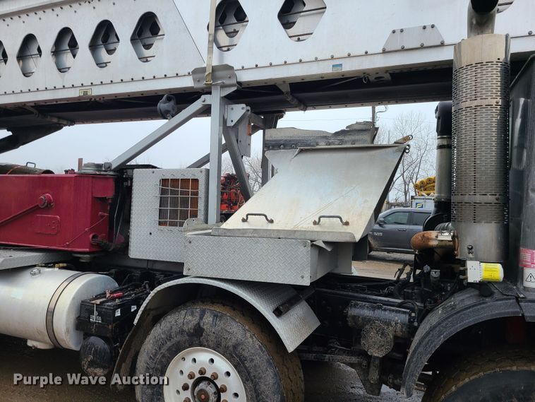 image for item LH9956 2007 Mack MR688S  material conveyor truck