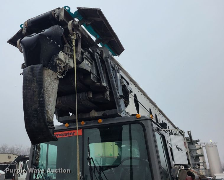 image for item LH9956 2007 Mack MR688S  material conveyor truck