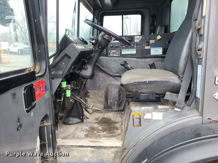 image for item LH9956 2007 Mack MR688S  material conveyor truck