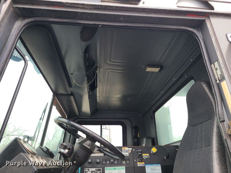 image for item LH9956 2007 Mack MR688S  material conveyor truck