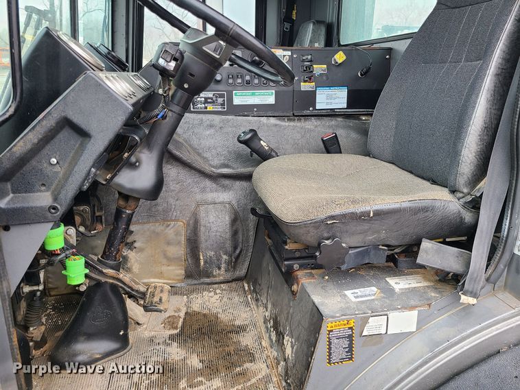 image for item LH9956 2007 Mack MR688S  material conveyor truck