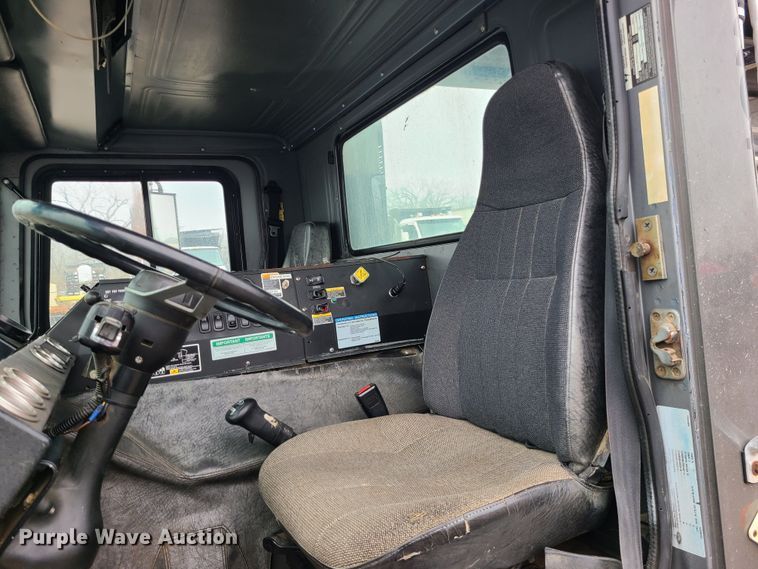 image for item LH9956 2007 Mack MR688S  material conveyor truck