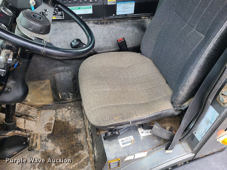 image for item LH9956 2007 Mack MR688S  material conveyor truck