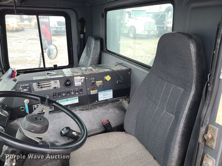 image for item LH9956 2007 Mack MR688S  material conveyor truck