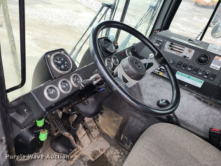 image for item LH9956 2007 Mack MR688S  material conveyor truck