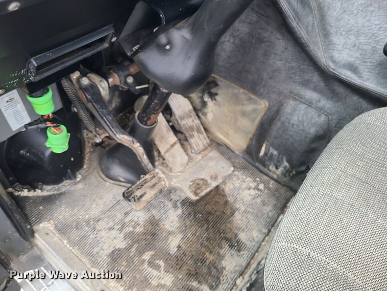 image for item LH9956 2007 Mack MR688S  material conveyor truck