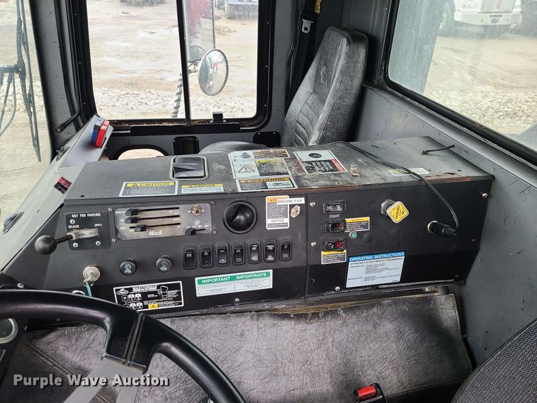 image for item LH9956 2007 Mack MR688S  material conveyor truck