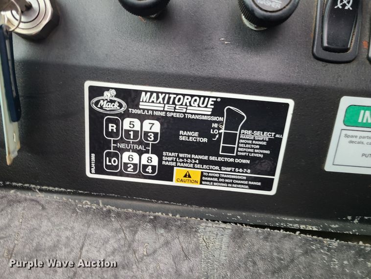 image for item LH9956 2007 Mack MR688S  material conveyor truck