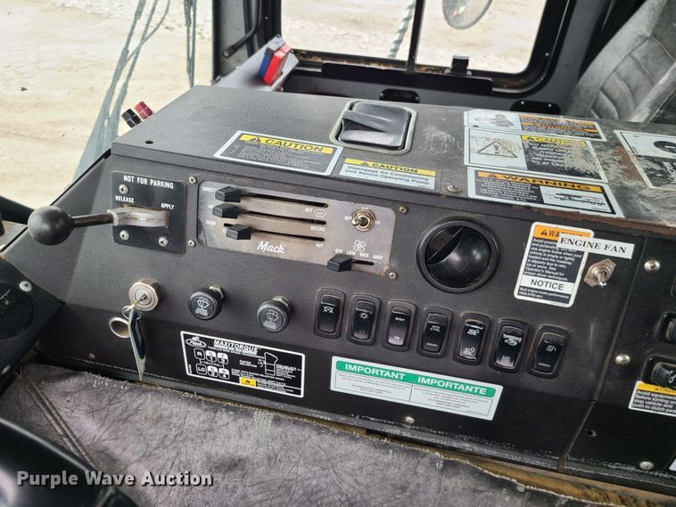 image for item LH9956 2007 Mack MR688S  material conveyor truck