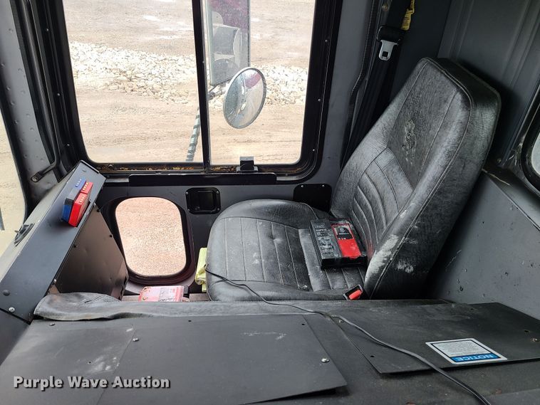 image for item LH9956 2007 Mack MR688S  material conveyor truck