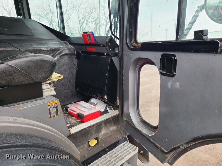 image for item LH9956 2007 Mack MR688S  material conveyor truck