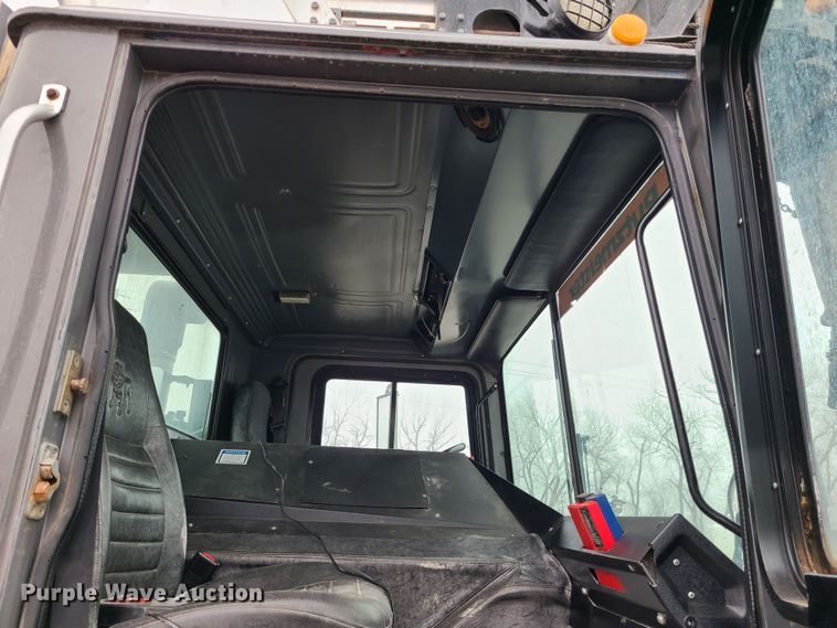 image for item LH9956 2007 Mack MR688S  material conveyor truck