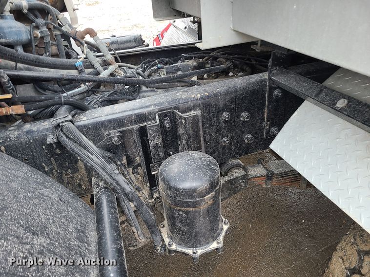 image for item LH9956 2007 Mack MR688S  material conveyor truck