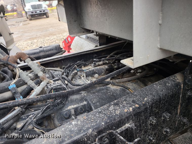 image for item LH9956 2007 Mack MR688S  material conveyor truck