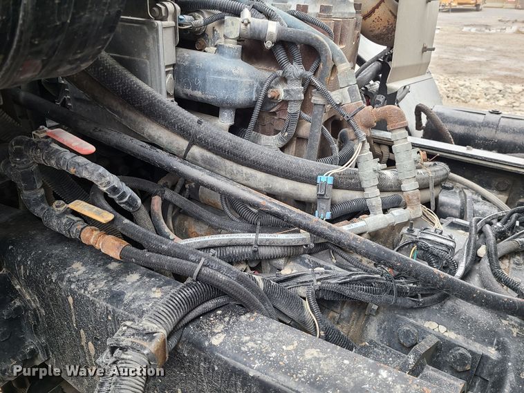 image for item LH9956 2007 Mack MR688S  material conveyor truck