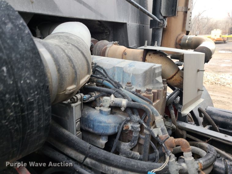 image for item LH9956 2007 Mack MR688S  material conveyor truck