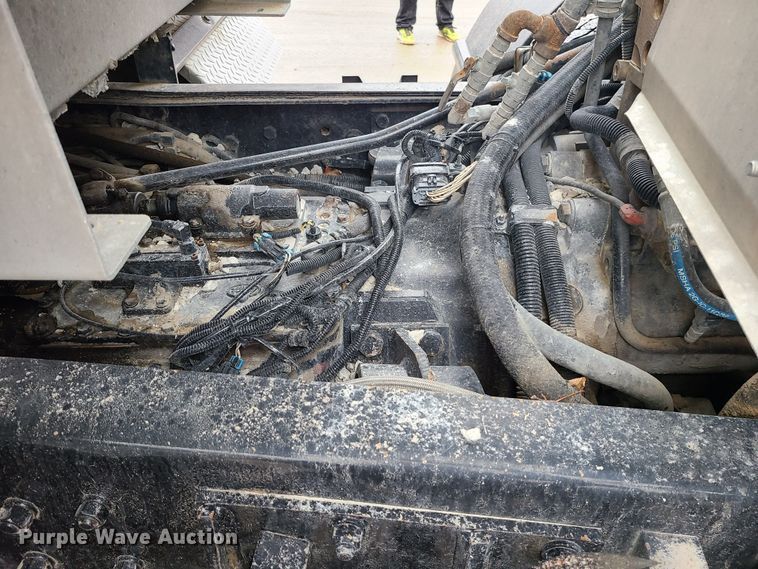 image for item LH9956 2007 Mack MR688S  material conveyor truck