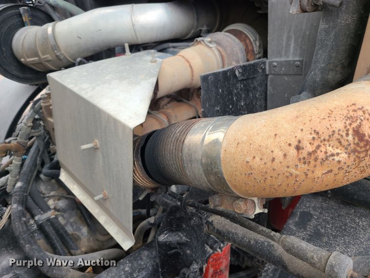 image for item LH9956 2007 Mack MR688S  material conveyor truck