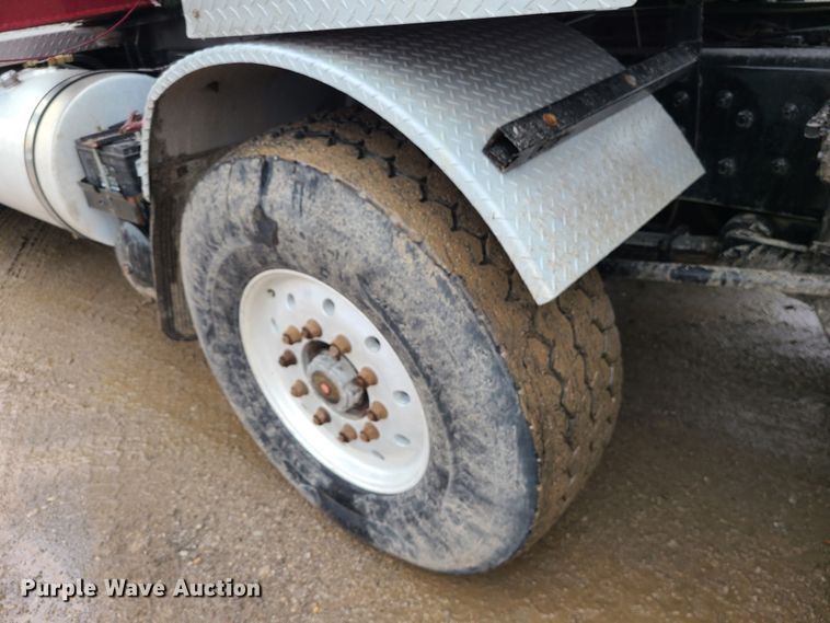 image for item LH9956 2007 Mack MR688S  material conveyor truck