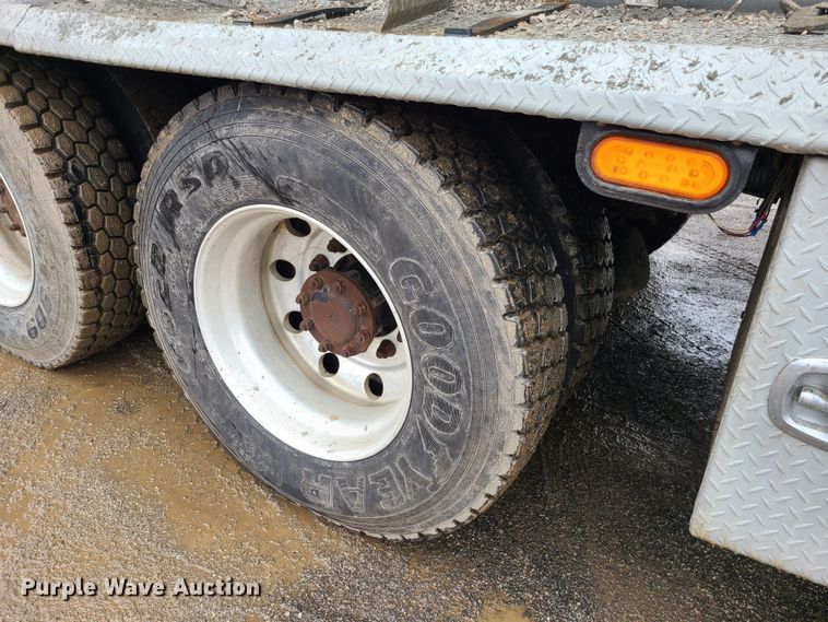 image for item LH9956 2007 Mack MR688S  material conveyor truck