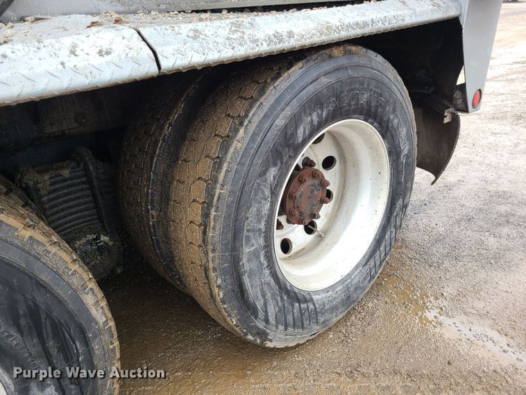 image for item LH9956 2007 Mack MR688S  material conveyor truck