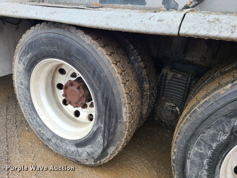 image for item LH9956 2007 Mack MR688S  material conveyor truck