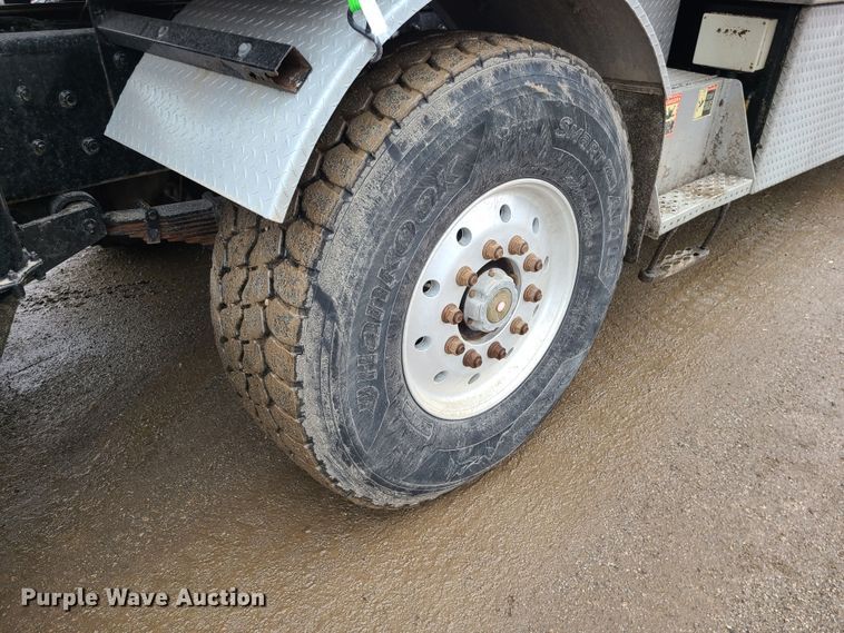 image for item LH9956 2007 Mack MR688S  material conveyor truck