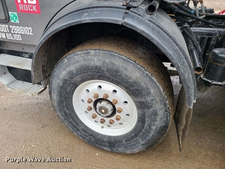 image for item LH9956 2007 Mack MR688S  material conveyor truck