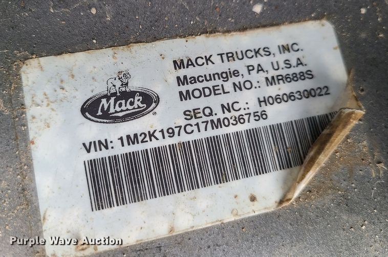 image for item LH9956 2007 Mack MR688S  material conveyor truck