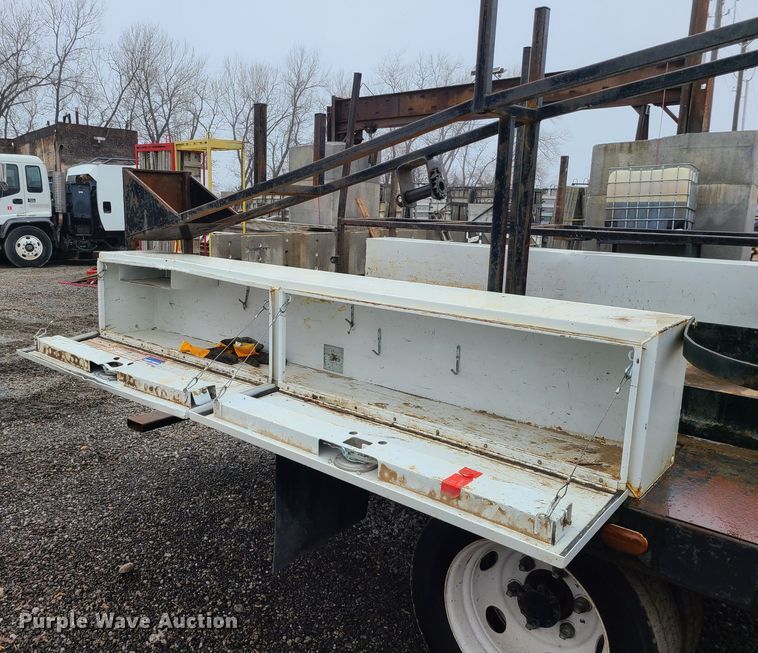 image for item LH9958 2018 Isuzu NPR  flatbed truck