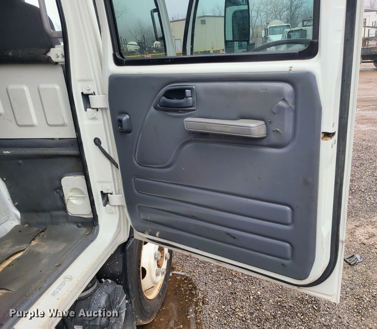 image for item LH9958 2018 Isuzu NPR  flatbed truck