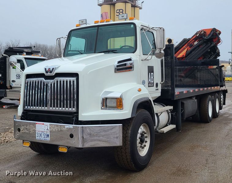 image for item LH9960 2014 Western Star 4700SB  crane truck