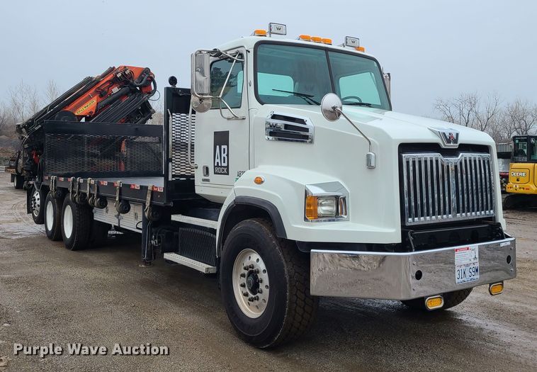 image for item LH9960 2014 Western Star 4700SB  crane truck