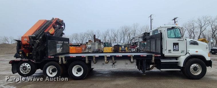 image for item LH9960 2014 Western Star 4700SB  crane truck