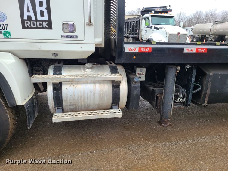 image for item LH9960 2014 Western Star 4700SB  crane truck