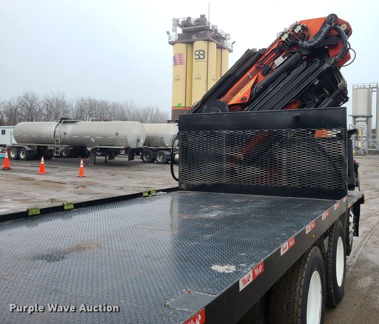 image for item LH9960 2014 Western Star 4700SB  crane truck