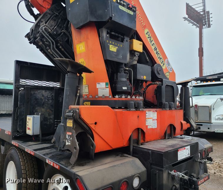 image for item LH9960 2014 Western Star 4700SB  crane truck